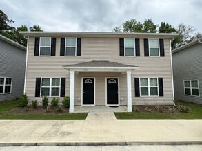 Building Photo - 2225 Cedarbrook Ct