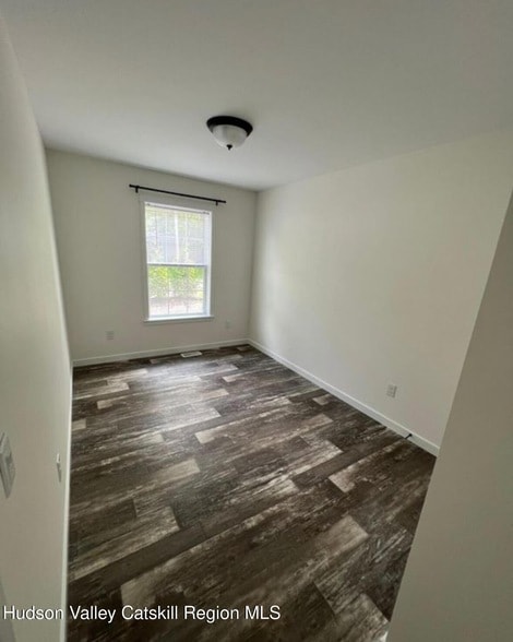 Building Photo - 37 Van Dyck St