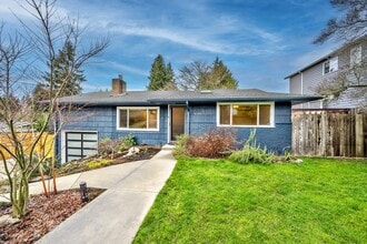 Building Photo - Edmonds Three Bedroom