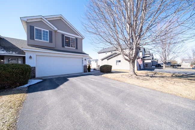 Building Photo - 3292 Century Dr