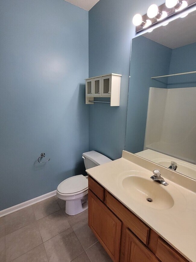 Building Photo - 3 Bedroom 2 Bathroom Condo-Spencer's Crest