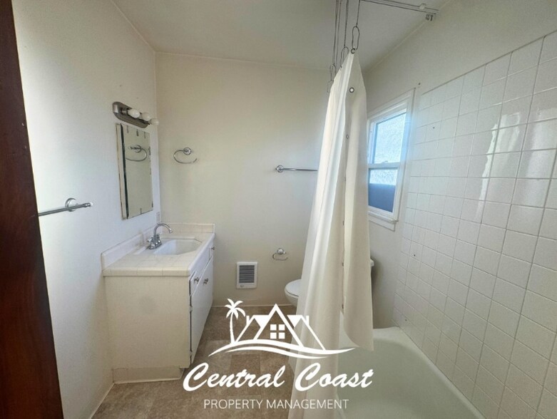 Building Photo - 0 E Hermosa St