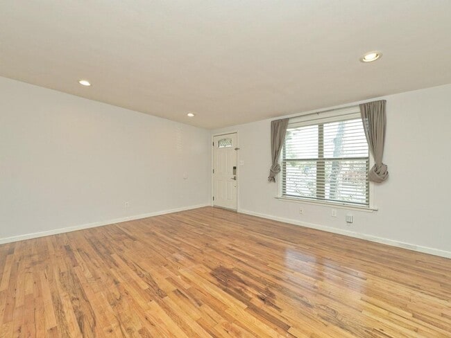 Building Photo - 4408 Mt Vernon Dr