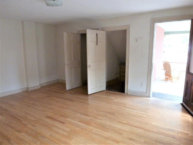 Building Photo - 97 N Winooski Ave