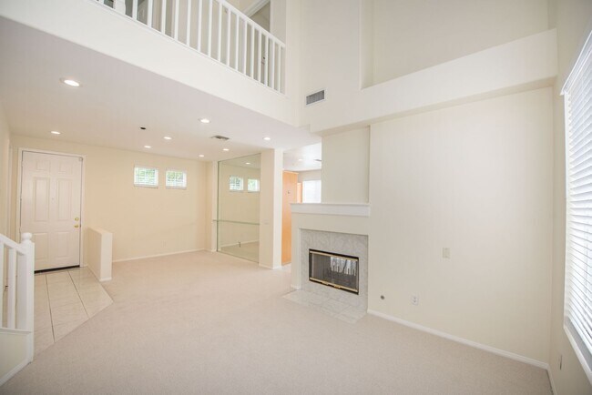 Building Photo - Make this your home