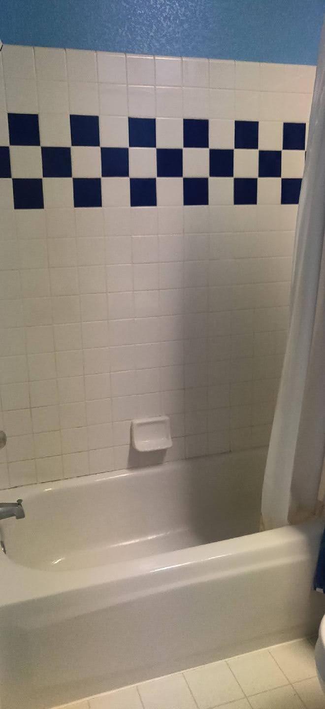 Downstairs tub - 1812 Tahoe Pl