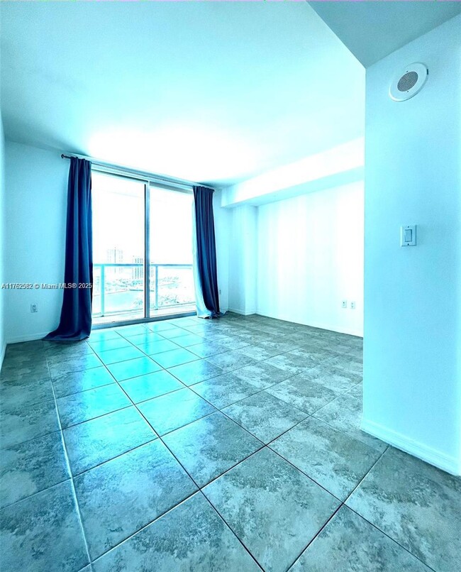 Building Photo - 500 Brickell Ave