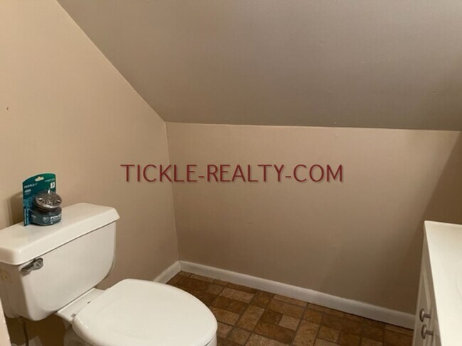 Building Photo - 2-4 Whalin Street