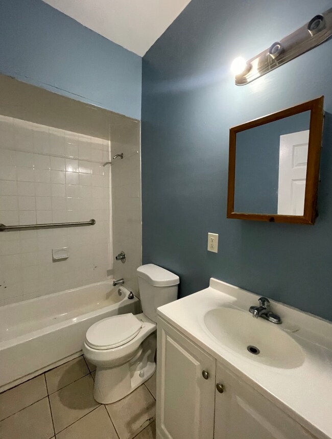 Building Photo - 420 S 17th St