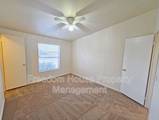 Building Photo - 4400 Vicki Ann Rd