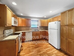 Building Photo - 1585 W Southern Ave