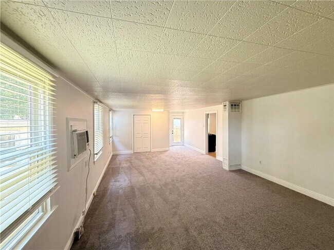 Building Photo - 537 Melody Dr