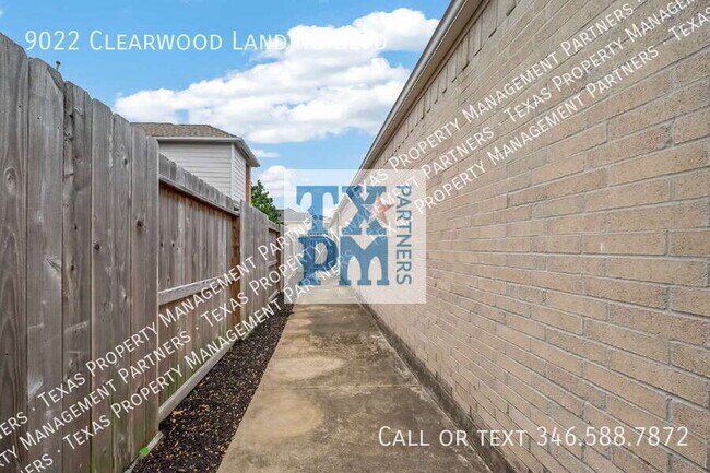 Building Photo - 9022 Clearwood Landing Blvd