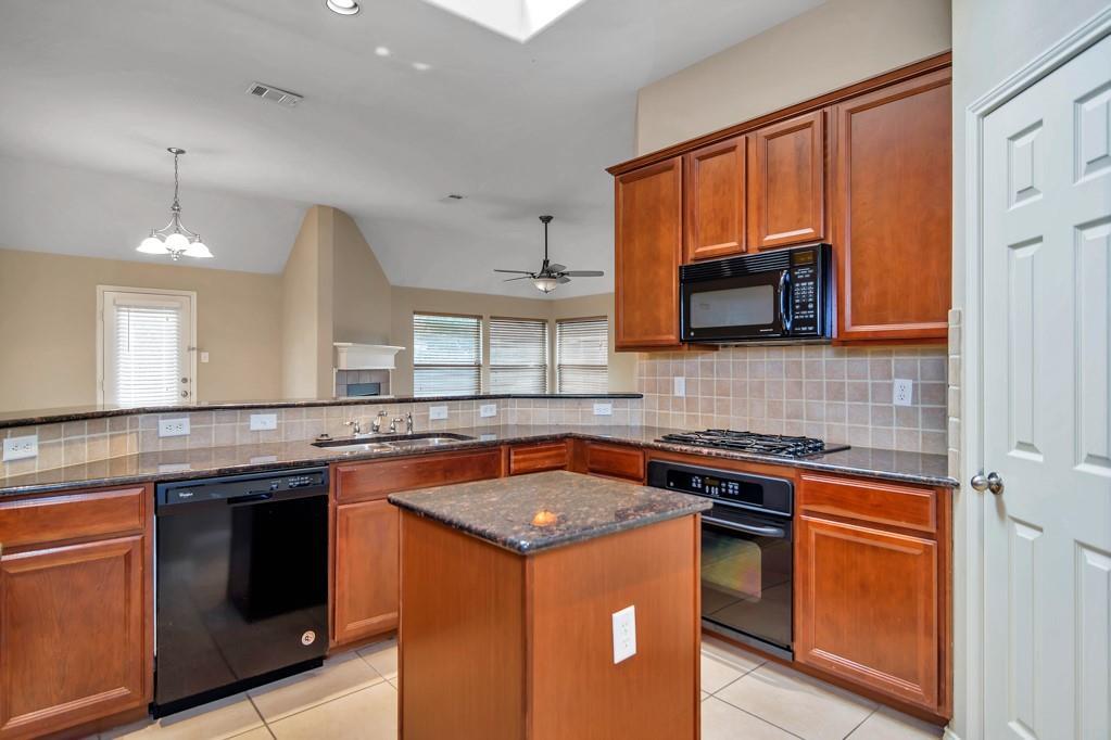 Building Photo - 5212 Westheimer Rd