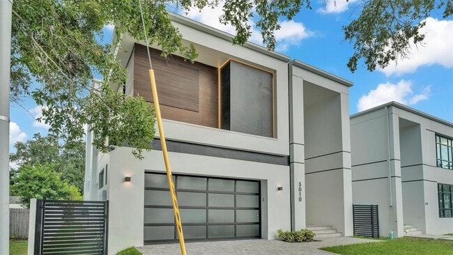 Building Photo - 3010 W Trilby Ave