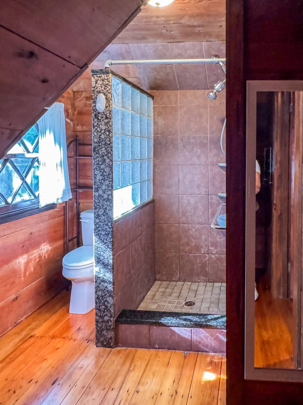 Building Photo - 50 Edgehill Rd