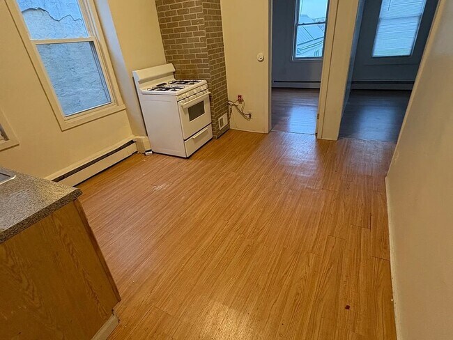 Building Photo - 127 W 54th St