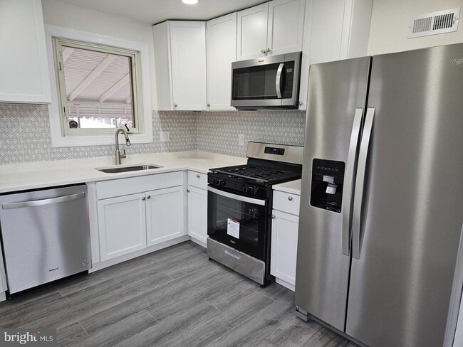Building Photo - 5416 Radecke Ave