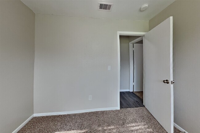 Building Photo - 5306 Hazel Grove Dr