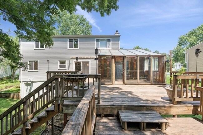 Building Photo - Home in Highly Desirable Forest Ridge!