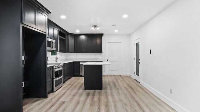 Building Photo - 17411 Rolling Hill Ln
