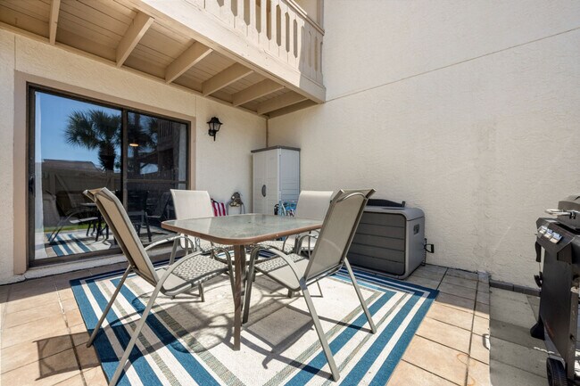 Building Photo - 17462 Front Beach Rd