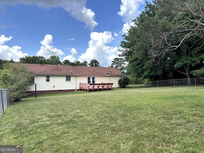 Building Photo - 405 Elder Rd