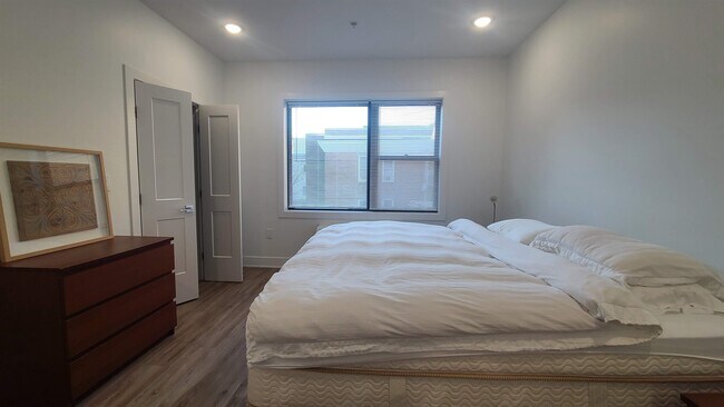 Building Photo - 111 75th St