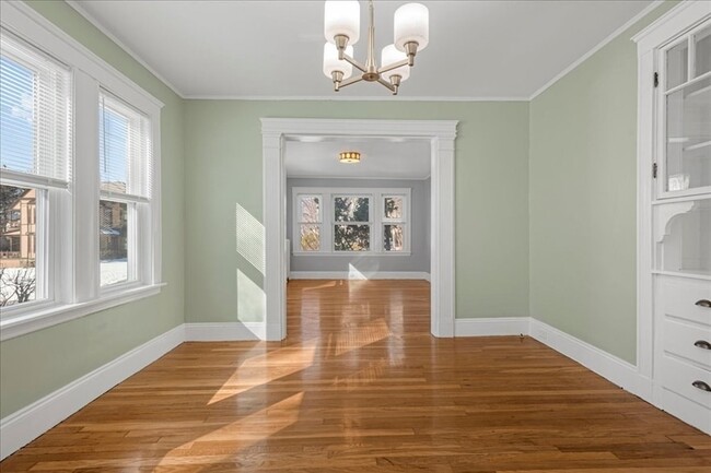 Building Photo - 51 Roslin St