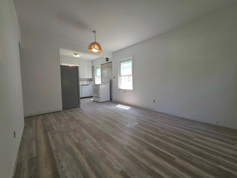 Building Photo - 3326 S Lenox St