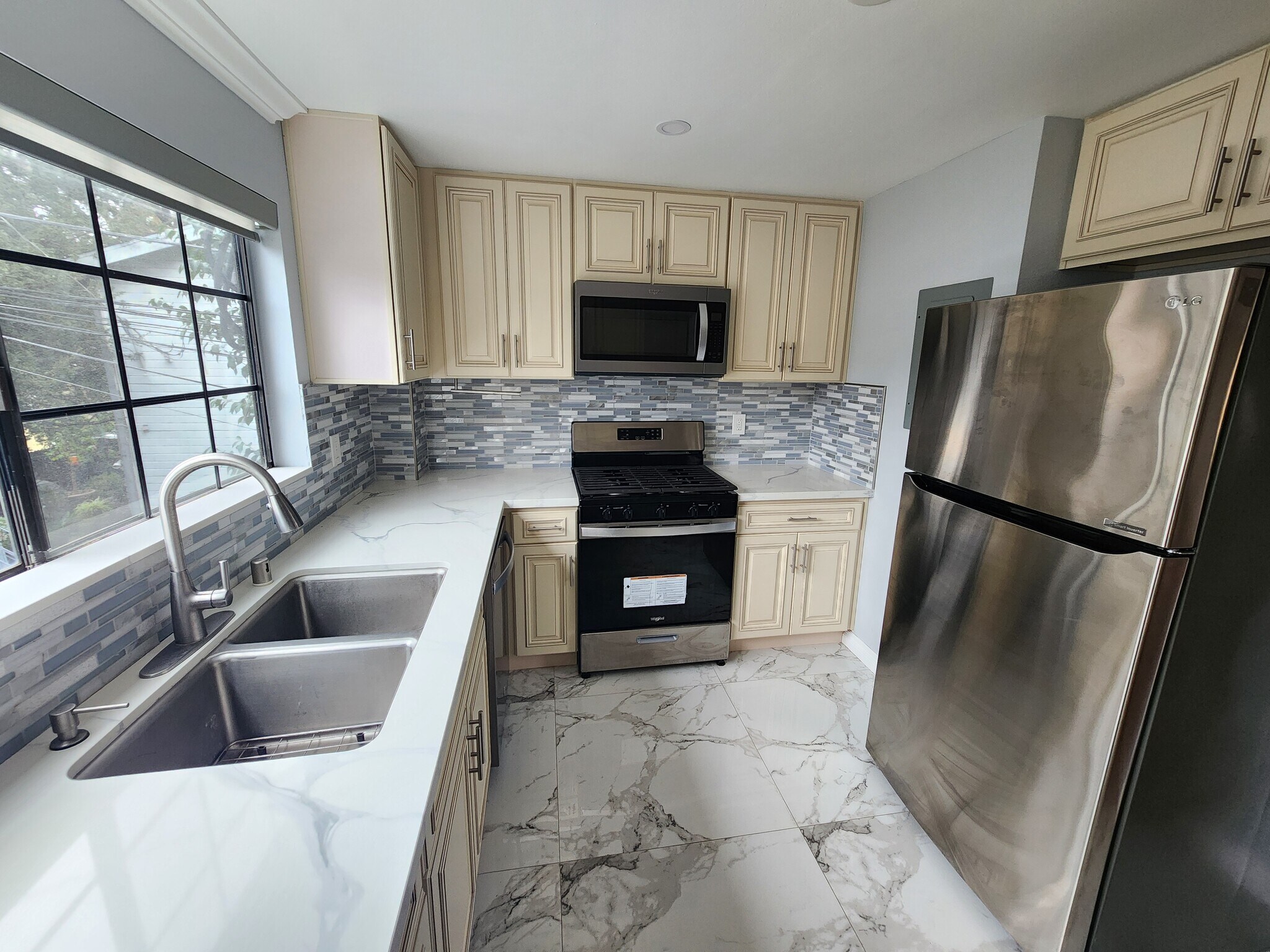 Building Photo - 21217 De la Guerra St