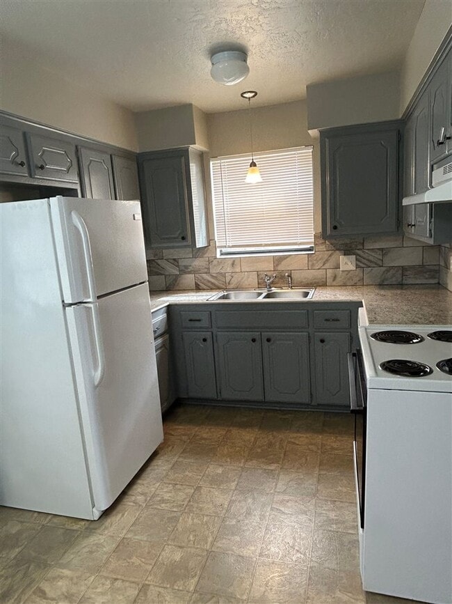 Building Photo - 910 NE Tortoise Dr
