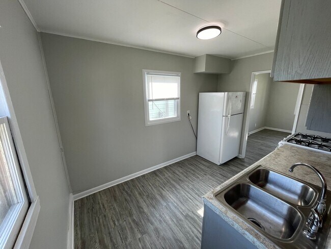 Building Photo - 2160 Ulen Ln