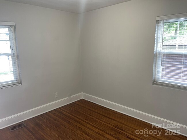 Building Photo - 1800 Hall Ave