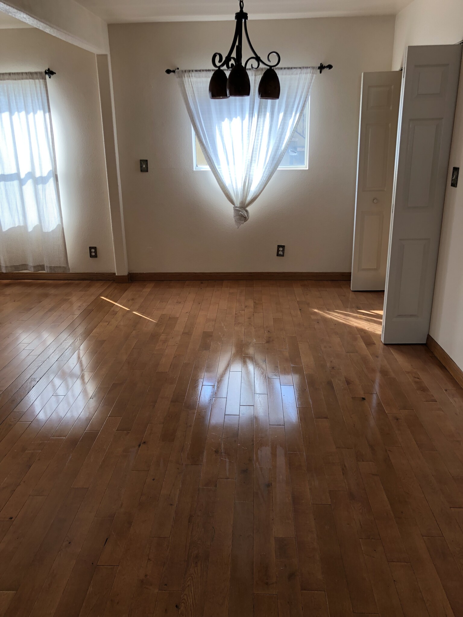 Dinning Room - 623 Brittania St