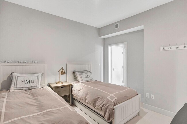 Building Photo - 400 Sunny Isles Blvd