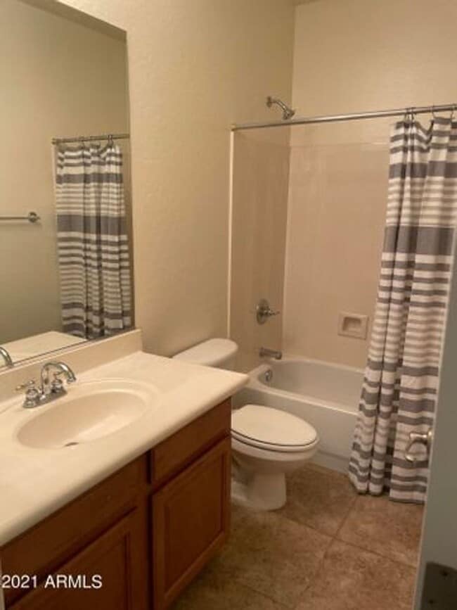 Building Photo - LARGE 4 BEDROOM HOME IN ANTHEM WEST