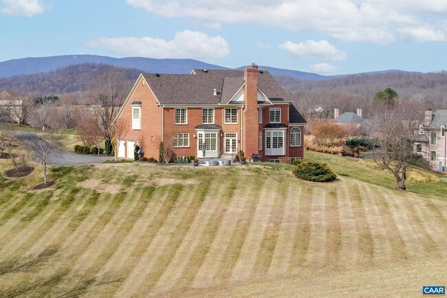 Building Photo - 585 Ragged Mountain Dr