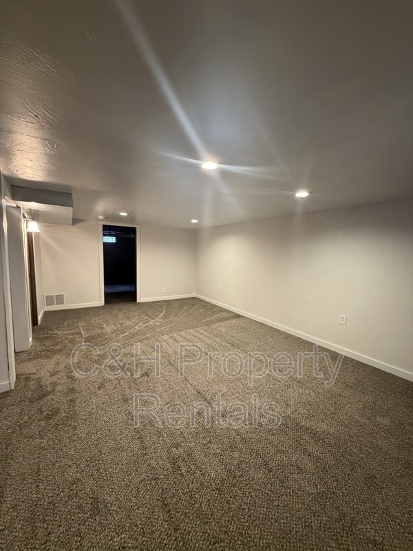 Building Photo - 1017 25th St W