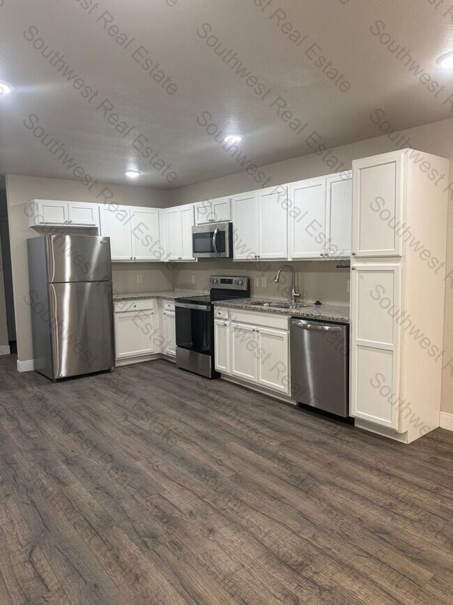 Building Photo - 1309 Mission Dr