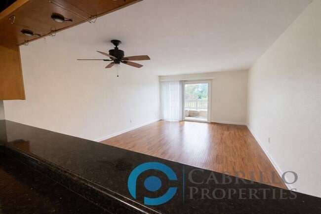 Building Photo - 3030 Suncrest Dr