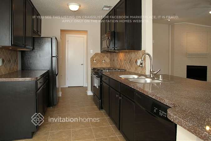 Building Photo - 2665 Claremont Dr