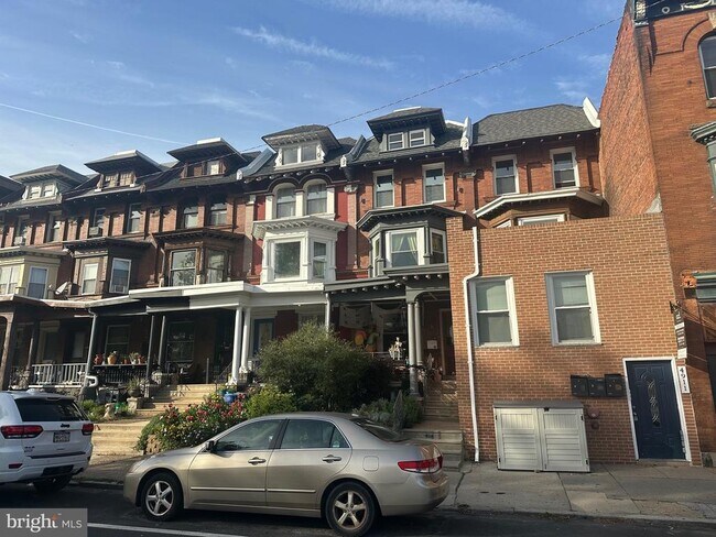 Building Photo - 4911 Catharine St