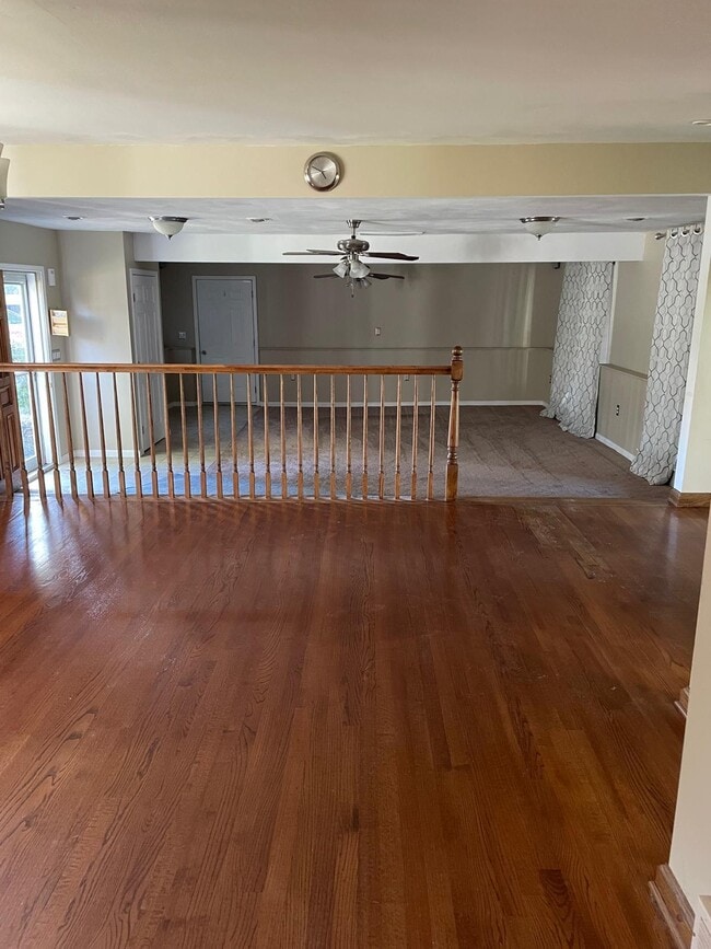 Building Photo - 518 Rita Dr