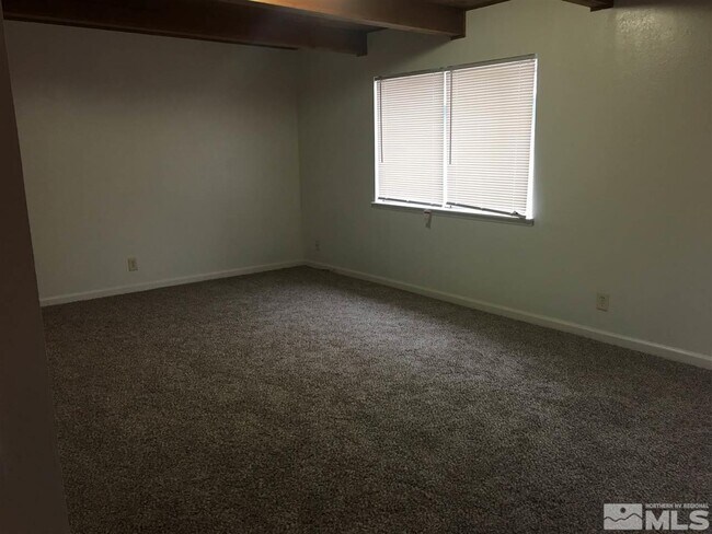 Building Photo - 395 Denslowe Dr