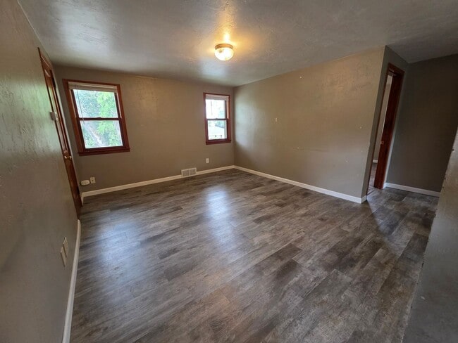 Building Photo - 1636 Edison St