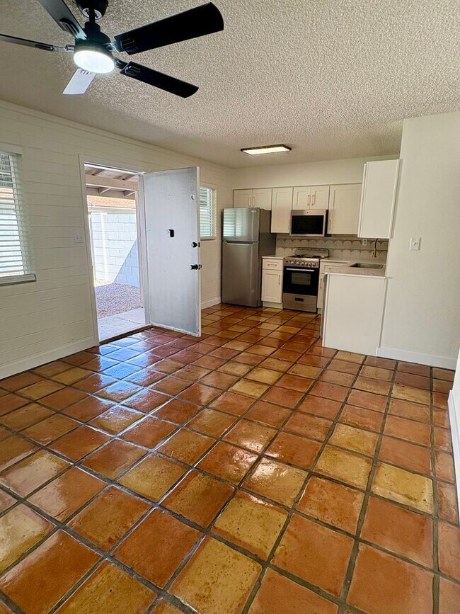 Building Photo - 817 S Melody Ln