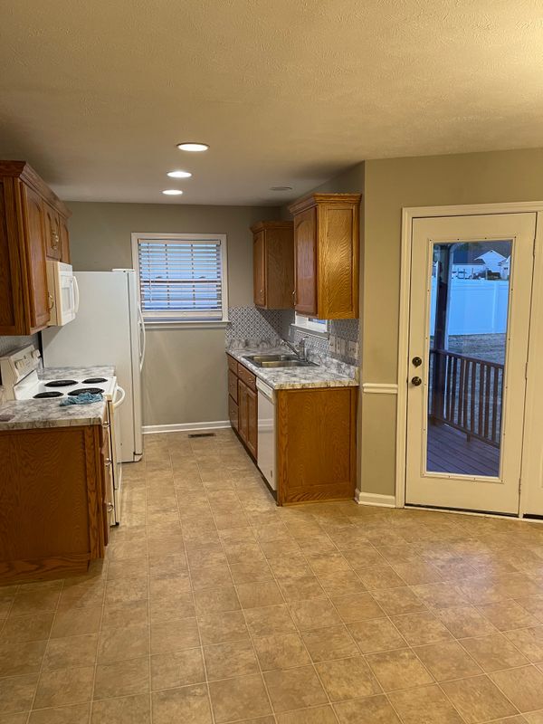 Building Photo - 1604 Baucom Dr