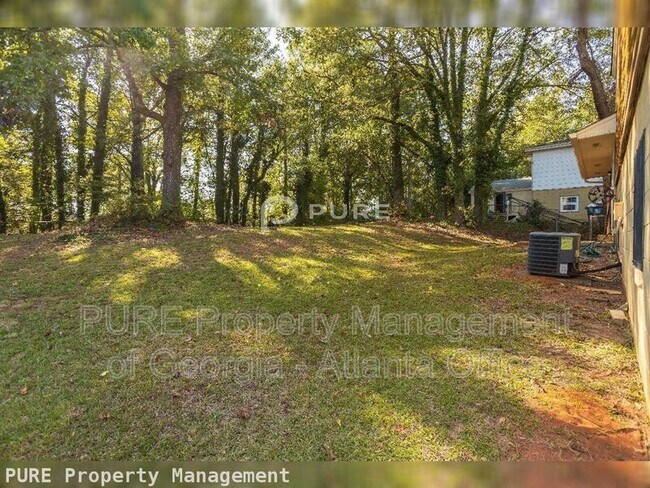 Building Photo - 951 Majesty Ln