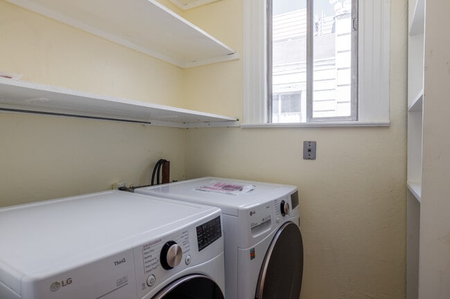 Building Photo - 2840 Bryant St